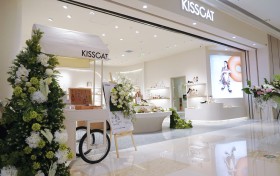 KISSCAT「城市绿洲」概念空间全国首发：以舒适自然美学开启2025品牌新篇章